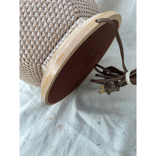 Beige 1980s Asian Hexagon Woven Rattan Table Lamp For Sale - Image 8 of 10