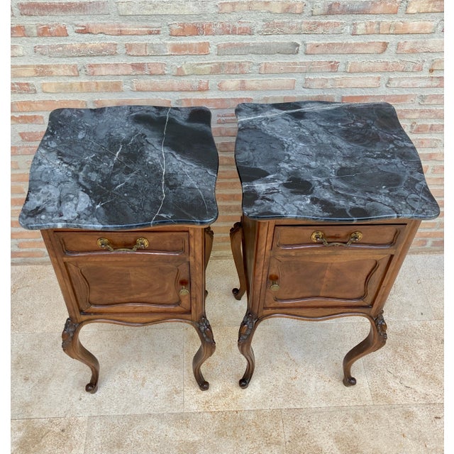 Louis XV Style Walnut Nightstands with Marble Top, 1930s, Set of 2 For Sale In Miami - Image 6 of 18