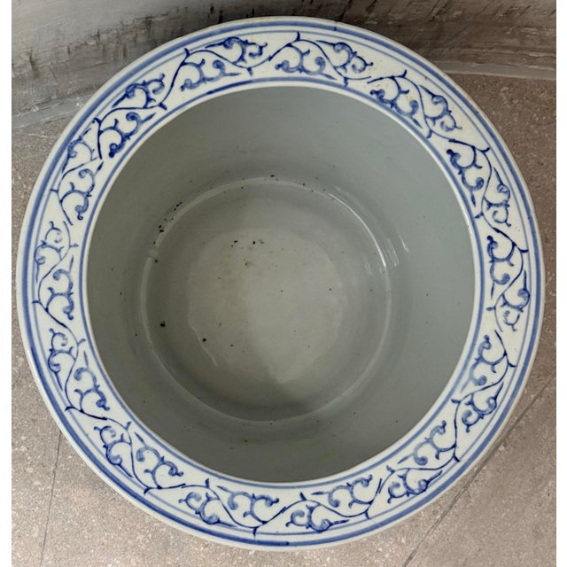 Late 20th Century Large Traditional Chinoiserie Blue & White Ceramic Hand Painted Chinese Fish Bowl Jardiniere, Cache Pot, Garden Planter With Botanical Motif For Sale - Image 5 of 12