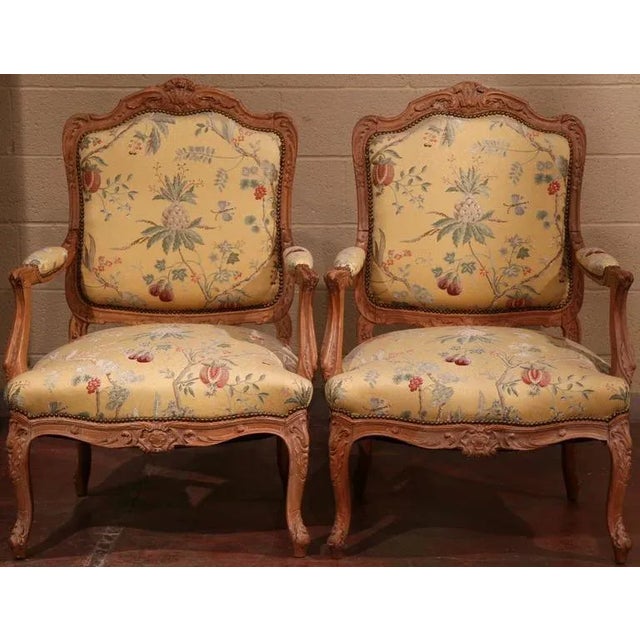 French Pair of Early 20th Century French Louis XV Walnut Fauteuils With Scalamandré For Sale - Image 3 of 10