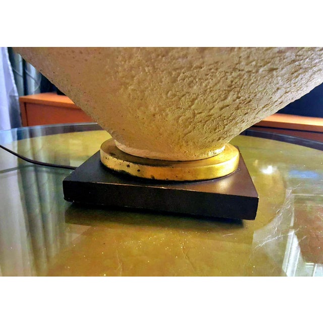 1950s 1950s Vintage Amphora Shaped Stucco Finished Table Lamp For Sale - Image 5 of 7