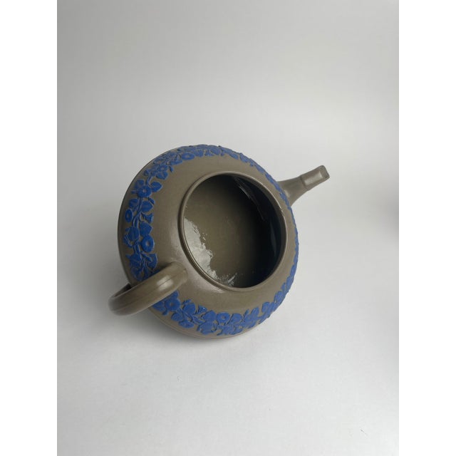 Early 19th Century Wedgewood Relief Decorated Teapot For Sale In Los Angeles - Image 6 of 9