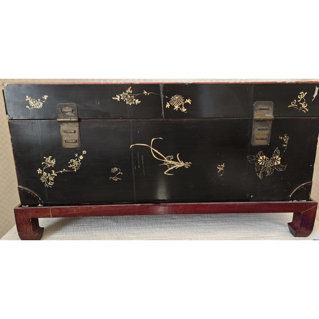 19th Century Chinese Black Lacquer Storage Box For Sale In San Francisco - Image 6 of 9