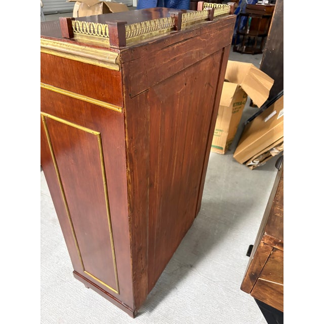 Napoleon III Style Mahogany French Glass Display Cabinet With Decorative Brass Gallery, Late 19th Century For Sale - Image 10 of 10