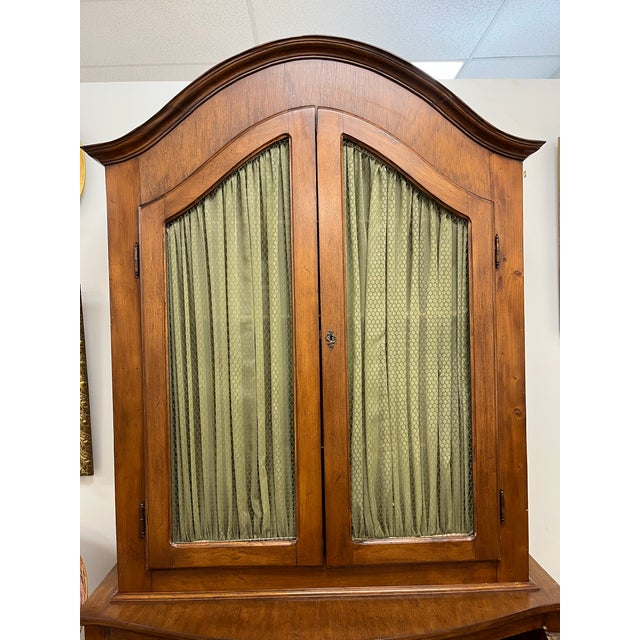 Arched Mahogany Two-Piece Cupboard For Sale In Richmond - Image 6 of 7