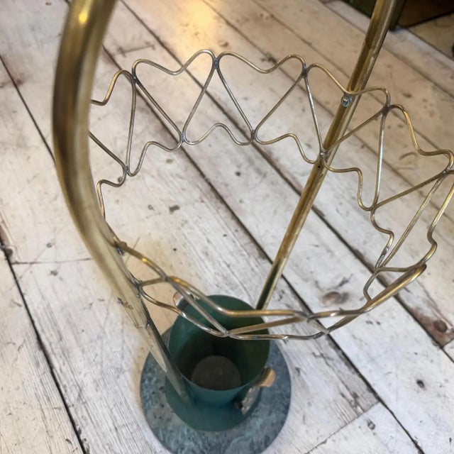 Gio Ponti https://soundofvintageitaly.it/negozio/1950s-Mid-Century-Modern-Gio-Ponti-Style-Solid-Brass-Wall-Mirror-p836179180 For Sale - Image 4 of 13