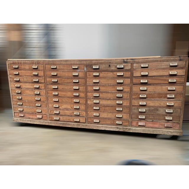 Because of all divisions in each of the drawers we suppose this must have been a pharmacy cabinet.