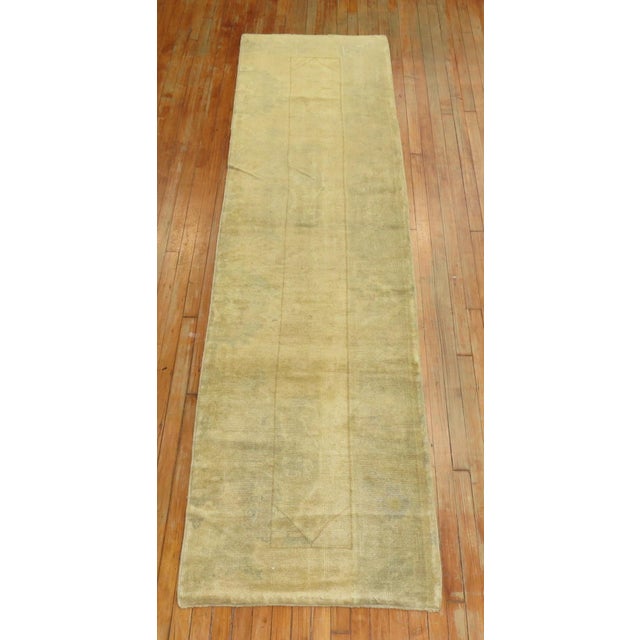 Mid 20th Century Pale Gold Turkish Oushak Runner - 2'7" x 9'11" For Sale In New York - Image 6 of 6
