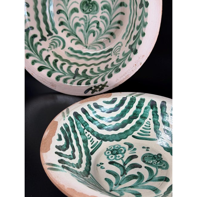 Vintage Spanish Fajalauza Lebrillos with Hand-Painted Green Decoration, Set of 3 For Sale - Image 9 of 13