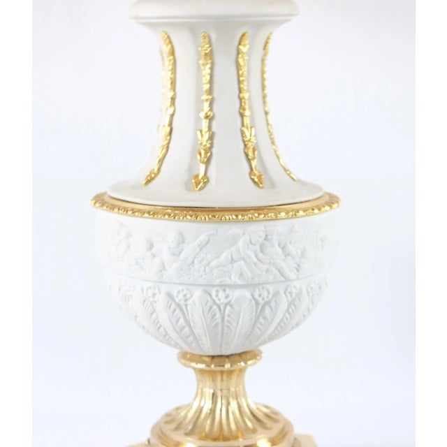 2010s Italian Classically Designed Porcelain Table Lamp by Mangani For Sale - Image 5 of 9