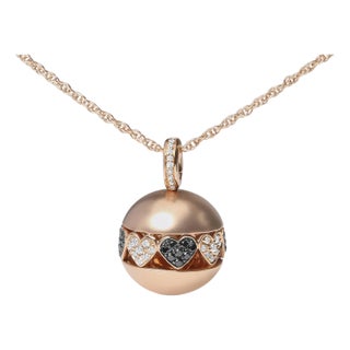 18K Rose Gold 3/8 Cttw Black and White Diamond Ball with Filigree Heart and Cluster Design 18" Pendant Necklace (Black and G-H Color, SI1-SI2 Clarity) For Sale