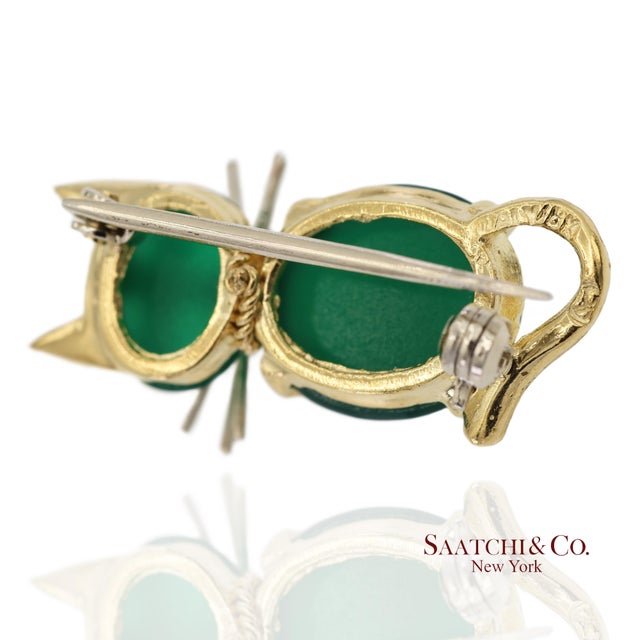 Mid 20th Century 18k 750 Solid Yellow Gold Natural Ruby Eyes & Green Gemstones Cat Pin Brooch For Sale - Image 10 of 12