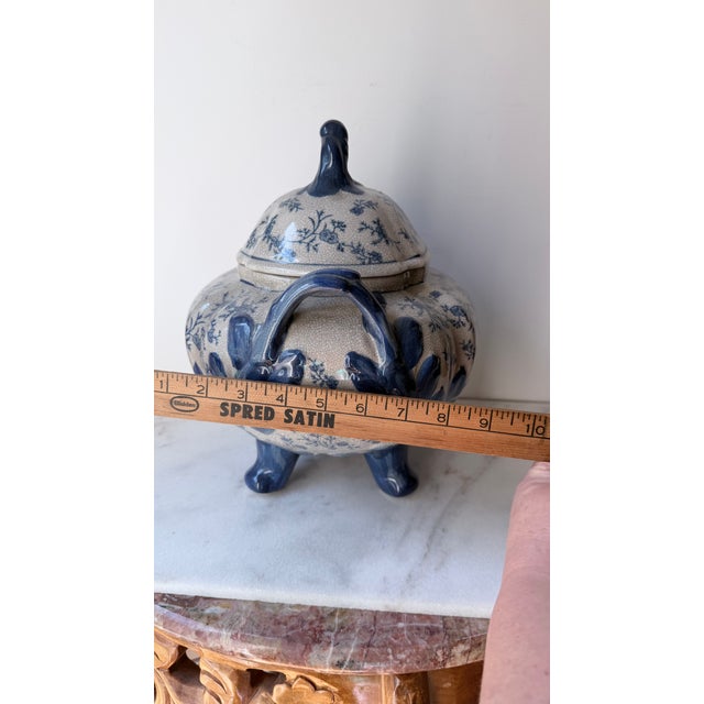 1970s Vintage Chinoiserie Blue and White Ceramic Covered Footed Soup Tureen With Lid | Crackle Glaze Floral Decorative Centerpiece Pot For Sale - Image 5 of 14