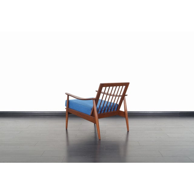 Wood Mid-Century Modern Walnut Lounge Chair With Spindle Back, 1950s For Sale - Image 7 of 10