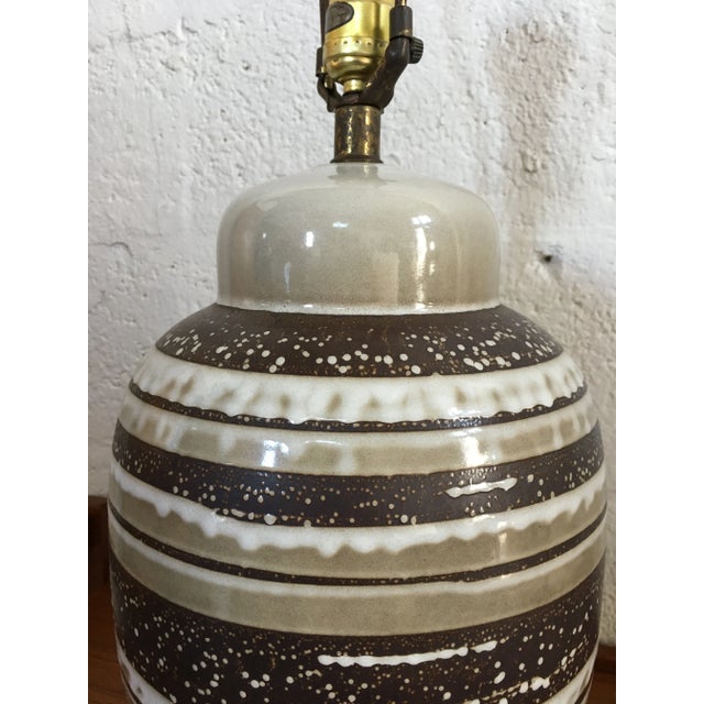 Vintage 1960s Mid Century Modern Ceramic Table Lamp. Beautiful glazed ceramic table lamp featuring an stylized neutral and...