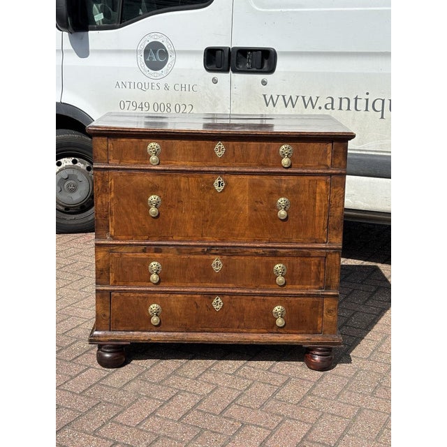 George I Chest of Drawers in Walnut For Sale - Image 12 of 18