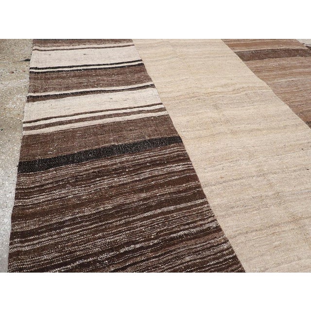 Mid-Century Modern Galerie Shabab Collection Mid-20th Century Turkish Flatweave Kilim Room Size Carpet For Sale - Image 3 of 8