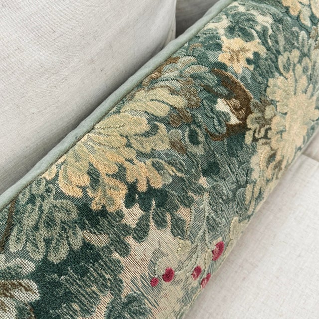 'Marly' is an unbelievably gorgeous linen velvet, woven in four chains on intricate looms featuring a lush, all-over...