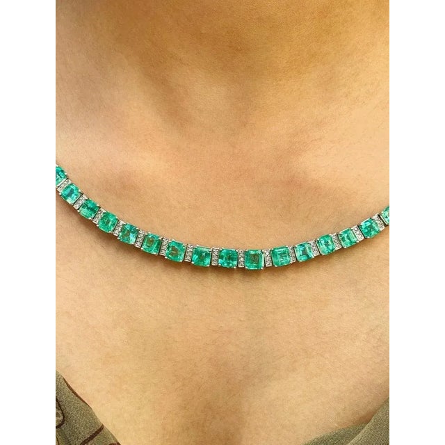 Emerald and Diamond Beaded Necklace in 18k White Gold, 17ct by VRJewels For Sale In New York - Image 6 of 12