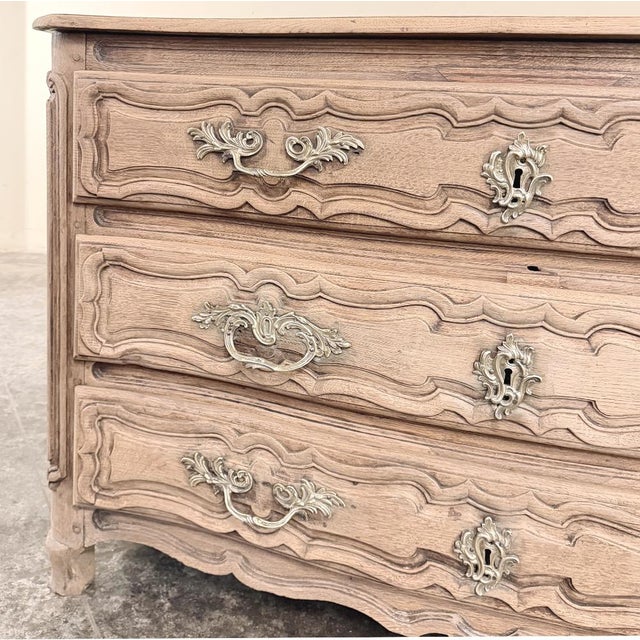 18th Century French Louis XV Period Stripped Oak Commode For Sale - Image 15 of 18