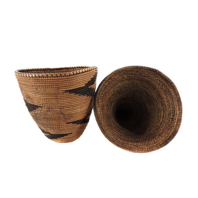 Early 20th Century Tutsi Basket with Lid Rwanda For Sale - Image 4 of 5