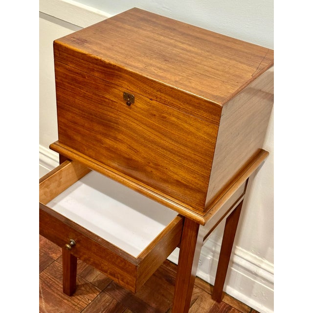 English Alfred Dunhill Mahogany Cigar Humidor on Stand, London For Sale - Image 3 of 10
