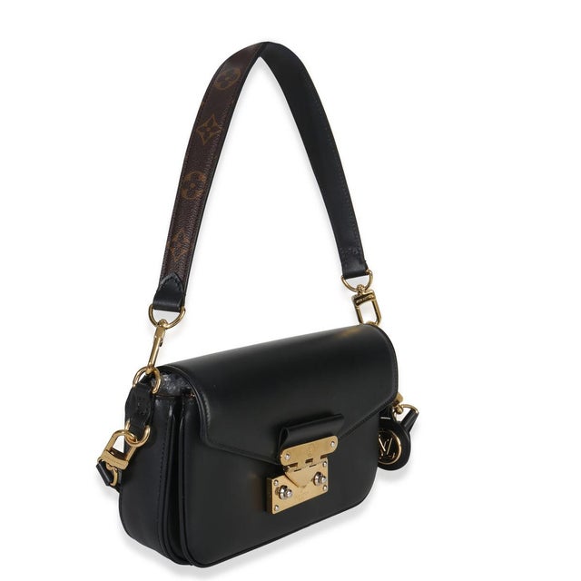 Item #: 151586 Interior Material: Fabric;Leather MSRP: 3,250 Features Interior: One zip pocket. One card slot Dimensions:...