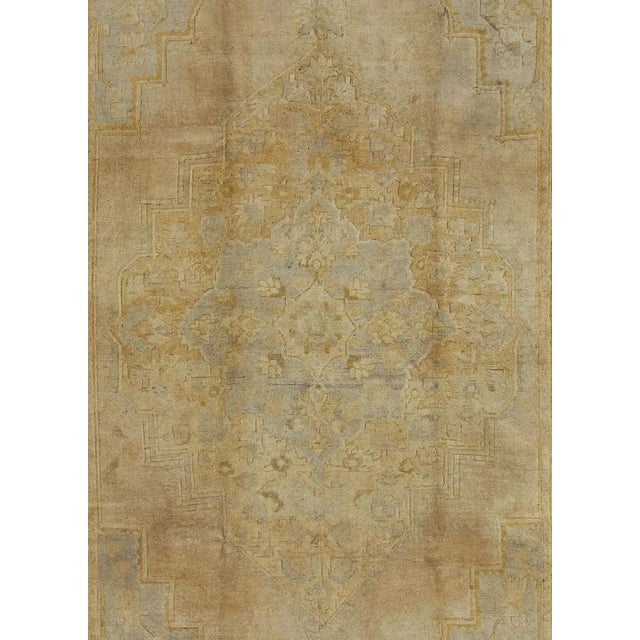 Traditional Mid-Century Vintage Turkish Oushak Rug With Central Medallion Design in Tan For Sale - Image 3 of 7