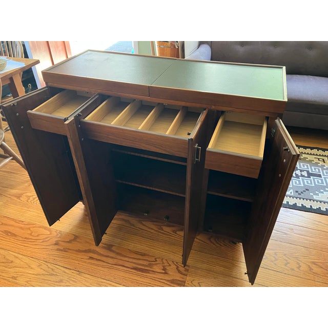 Mid-Century Modern 1960s Mid-Century Modern Founders Walnut Expanding Bar Cart For Sale - Image 3 of 10