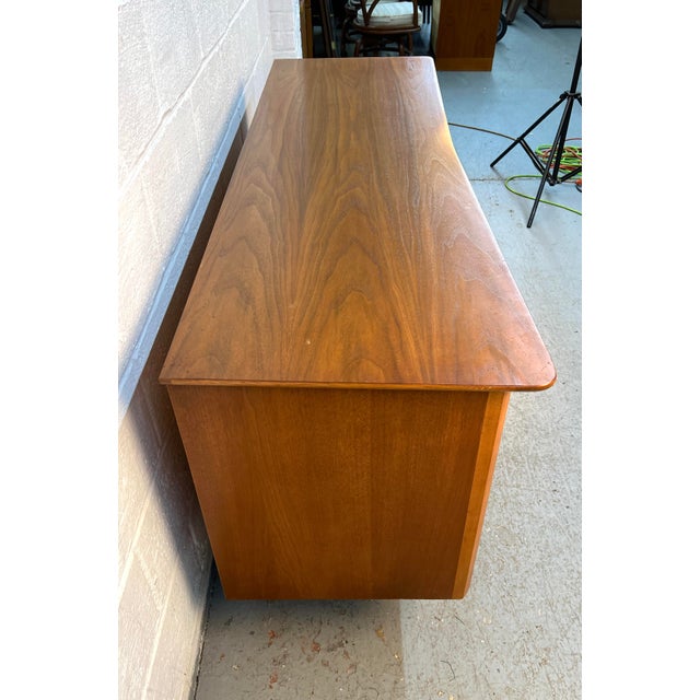 Kent Coffey Mid-Century "Eloquence" Walnut Dresser For Sale - Image 10 of 18