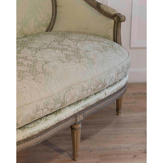 Louis XVI Style Canapé Corbeille in Painted Wood, 18th Century For Sale In Atlanta - Image 6 of 11