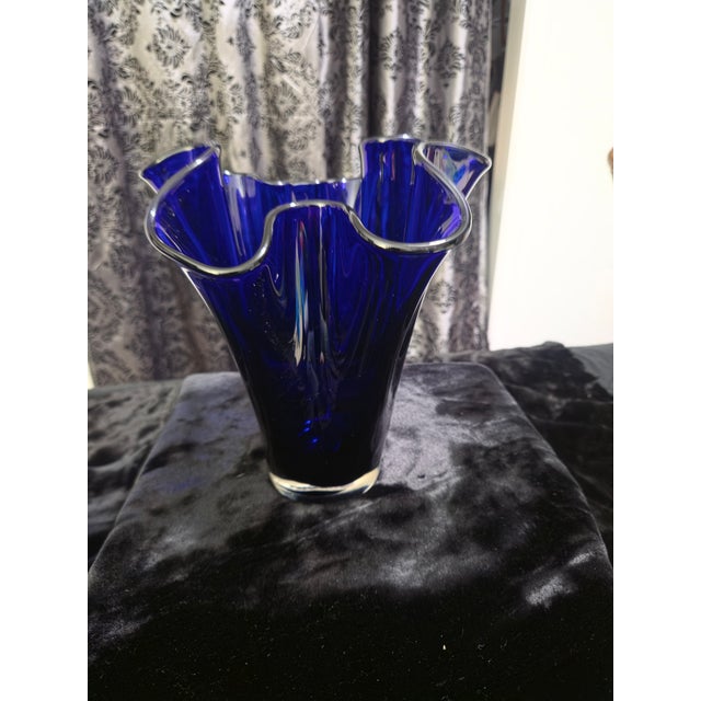 vintage mid-century modern style handkerchief art glass vase. Hand-blown from thick, premium glassfeatures a deep,...