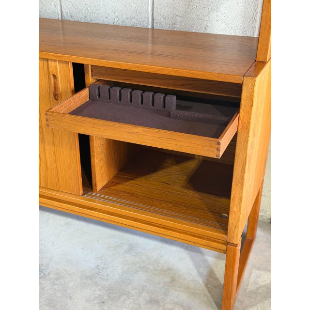 1960s Mid Century Modern Danish Teak Hutch Credenza Display Cabinet 2 Piece 1960s For Sale - Image 5 of 10