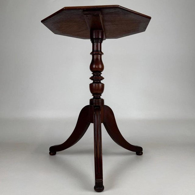 An elegant 19th-century English side table, finely crafted from mahogany and distinguished by its beautifully shaped...