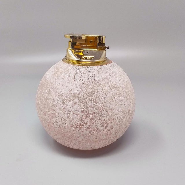 1960 Stunning pink table lighter in Murano frosted glass by Paolo Traversi . Made in italy. The item is in excellent...