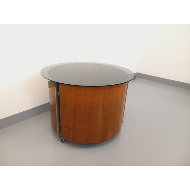 Vintage Italian Round Coffee Table with Swivel Bar on Casters in Curved Teak, Cast Aluminum and Smoked Glass by Eugenio Gerli for Tecno, 1960s For Sale - Image 9 of 18