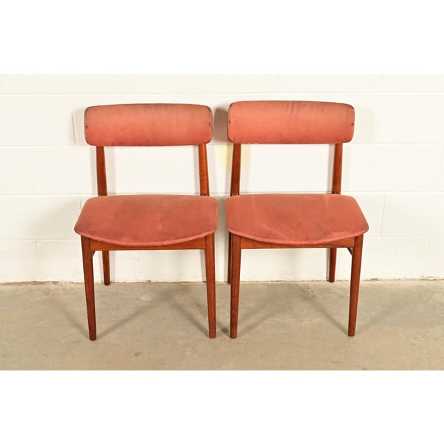 A sleek and stylish pair of mid-century Danish Modern side chairs or dining chairs In the manner of Finn Juhl By Sven...