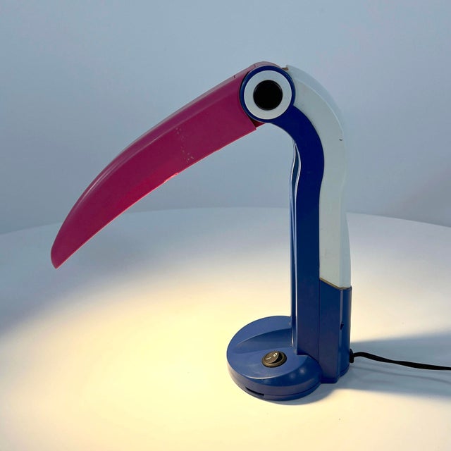 1980s Blue and Pink Toucan Lamp attributed to H.T. Huang for Huanglite, 1980s For Sale - Image 5 of 9