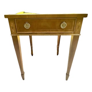 Late 20th Century Hekman Solid Wood Traditional Accent / Side Table – Made in Usa For Sale
