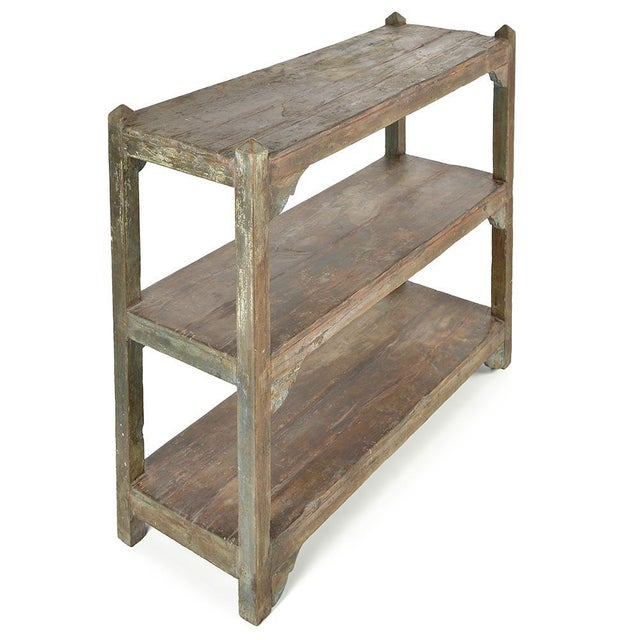 This shelf on solid wood legs seduces with its simplicity and authentic character, recalling the atmosphere of workshops...