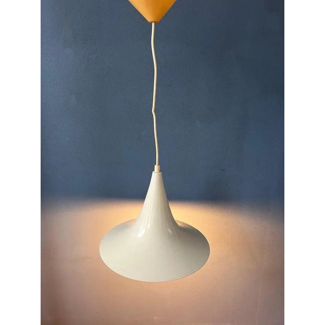 Small white mid century space age witch hat pendant lamp. The shade is made out of metal and has a white/beige lacquer....
