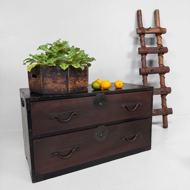 Low Japanese Tansu Chest with Two Drawers, 1890s For Sale - Image 17 of 17