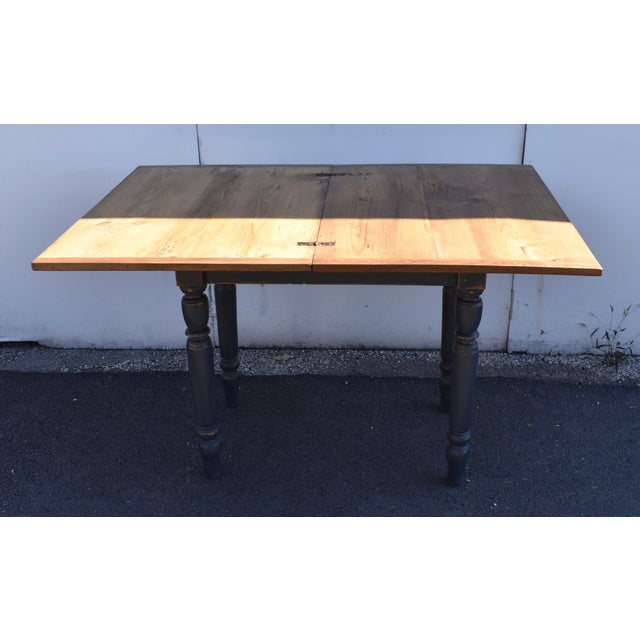 Pine Turned Leg Swivel-Top Table For Sale - Image 9 of 9