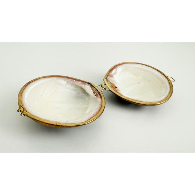 Art Deco Clam Shell Box, Lacquered Shell and Abalone Inlay, 1960s For Sale - Image 3 of 8