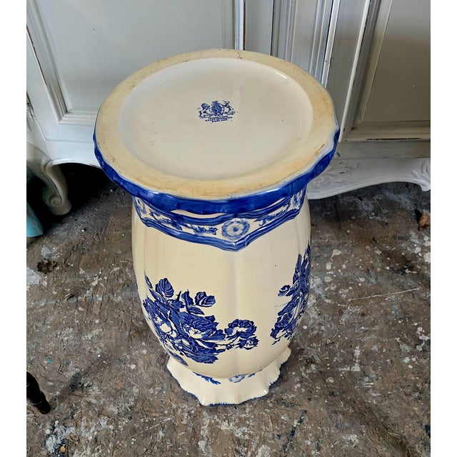 1910s Vintage Blue & White Ironstone Staffordshire Floor Vase For Sale - Image 5 of 8