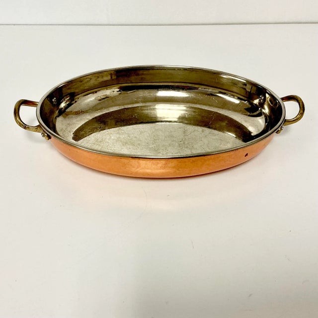 Mid-Century French Style Oval Au Gratin Copper Sauté Pan With Brass Handles, Stainless Steel. For Sale - Image 6 of 9