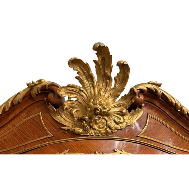19th Century French Louis XV-Style Marquetry Vitrine With Gilt Bronze. For Sale In Los Angeles - Image 6 of 10