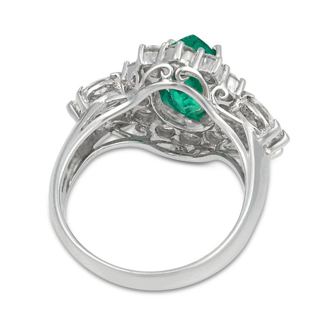 Vintage Emerald Diamond 18k White Gold Cocktail Ring, Size 6 For Sale In Los Angeles - Image 6 of 6
