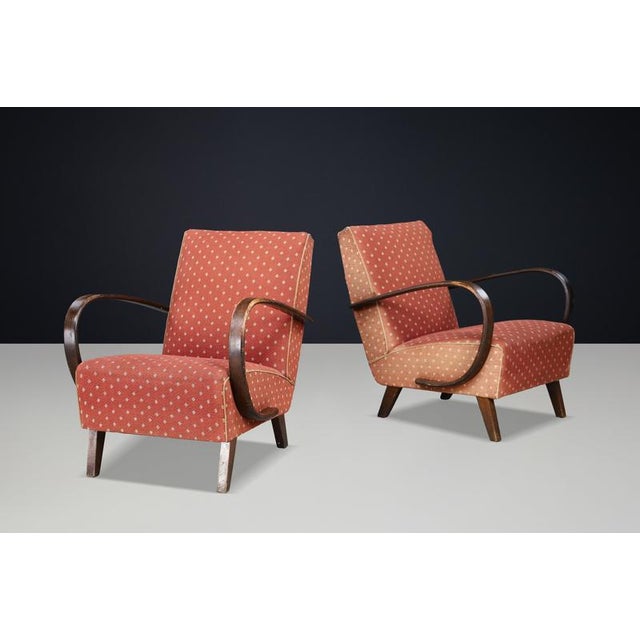 Sculptural Bentwood Lounge Chairs by Jindřich Halabala in Original Upholstery, 1940s A striking pair of sculptural...