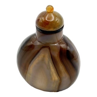 Vintage Banded Agate Snuff Bottle With an Interesting Design For Sale